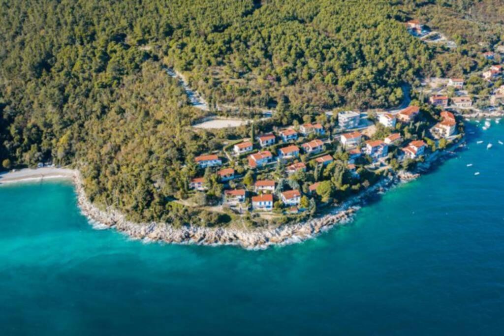 Apartment By The Sea- Santa Marina Rasa Exterior photo